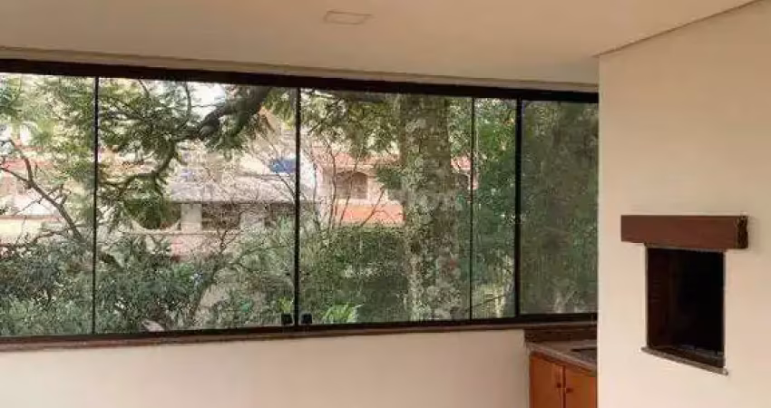 Apartamento de 03 dormitórios totalmente reformado no bairro Petrópolis