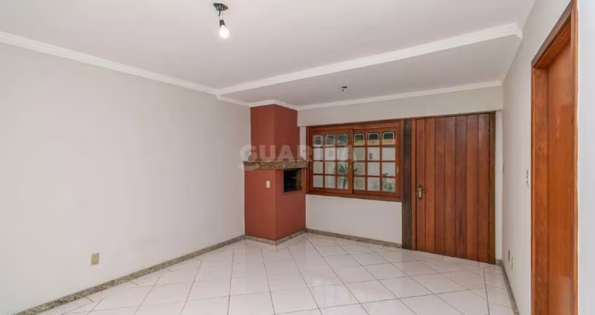 Casa de 5 dormitórios sendo uma suíte, no bairro Ipanema.