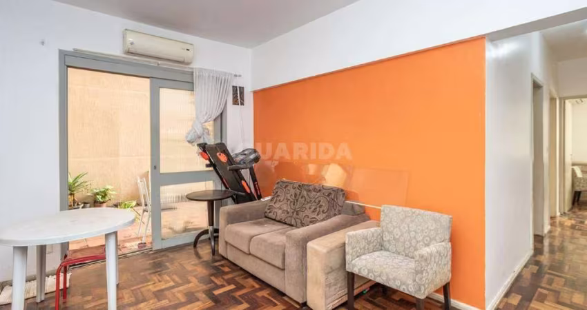 Apartamento mobiliado com 3 dormitórios e PÁTIO privativo no bairro Auxiliadora!
