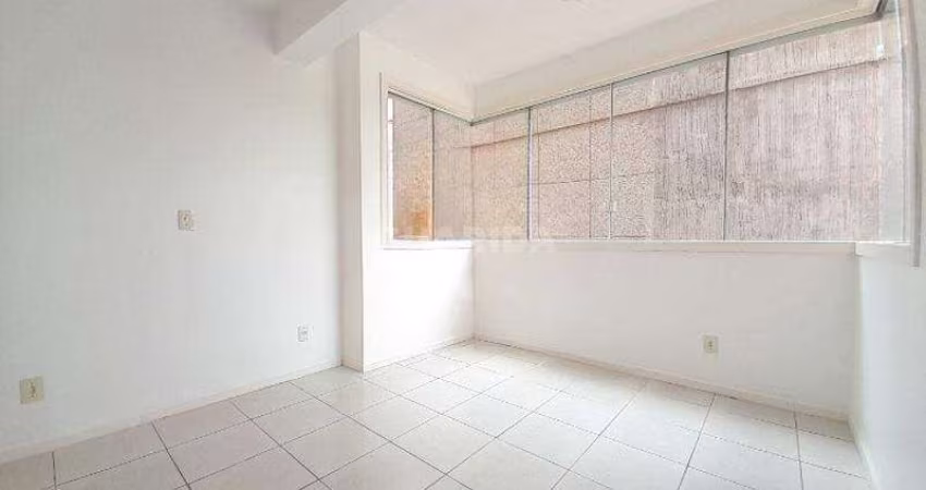 Apartamento com 1 dormitório e 1 vaga de garagem, no bairro Partenon