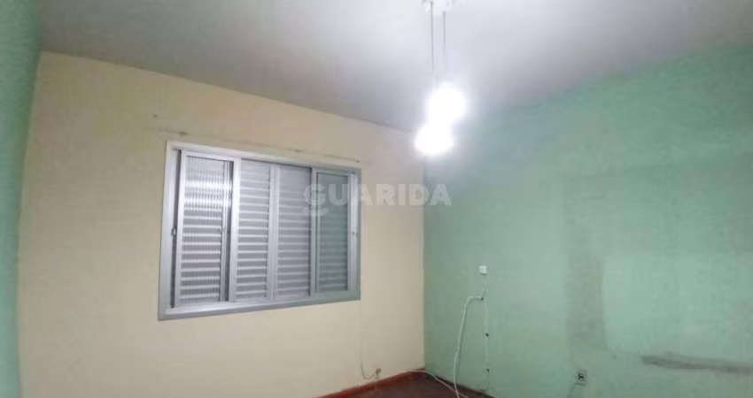 Apartamento com 02 dormitórios no bairro Rubem Berta.