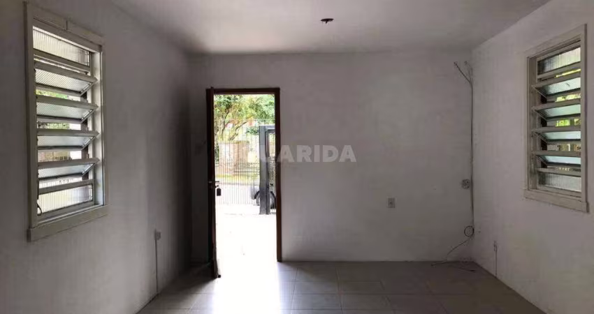 Casa Residencial com pátio e 1 dormitório no bairro Tristeza