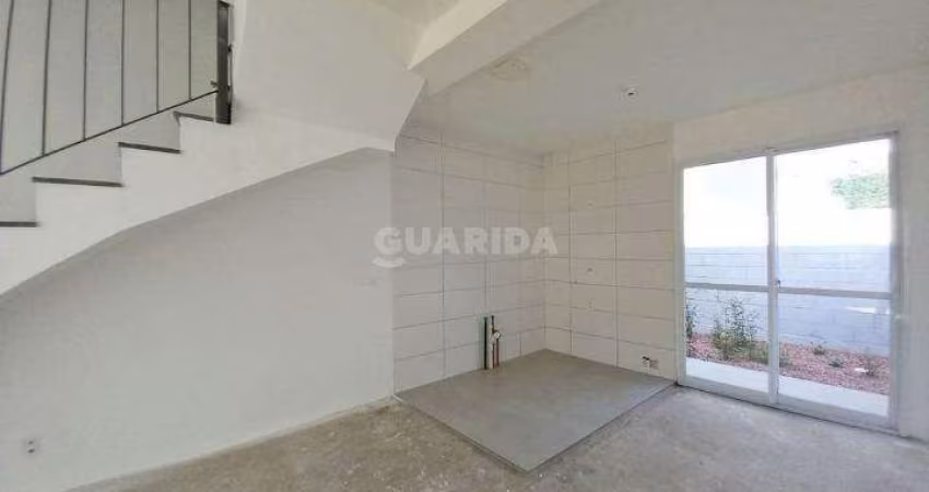 Sobrado novo, nunca habitado, de 2 dormitórios e 1 vaga de garagem no bairro Vila Nova!