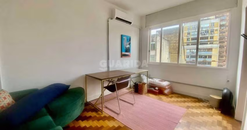 Apartamento mobiliado com 1 dormitório para alugar no bairro Centro Histórico.