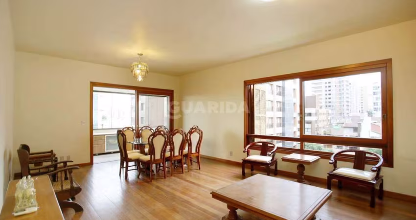 Apartamento no estilo cobertura com piscina de 3 dormitórios, sendo 1 suíte, no bairro Petrópolis.