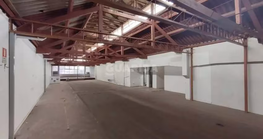 Depósito com 800m² no bairro São Geraldo.