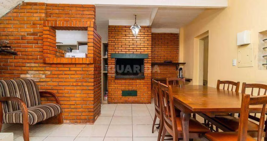 Casa de 4 dormitórios no Bairro Petrópolis.