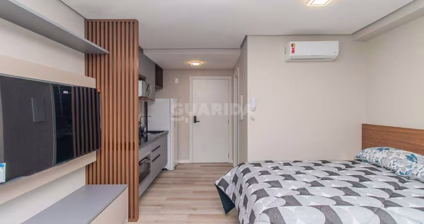 Loft mobiliado e com 1 vaga de garagem, no bairro Mont Serrat