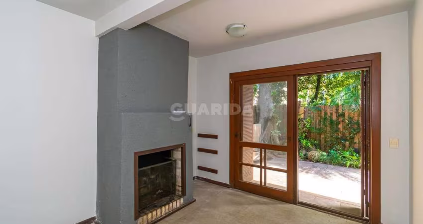Linda casa sobrado de 75m², 3 quartos sendo 1 suíte no bairro Ipanema.