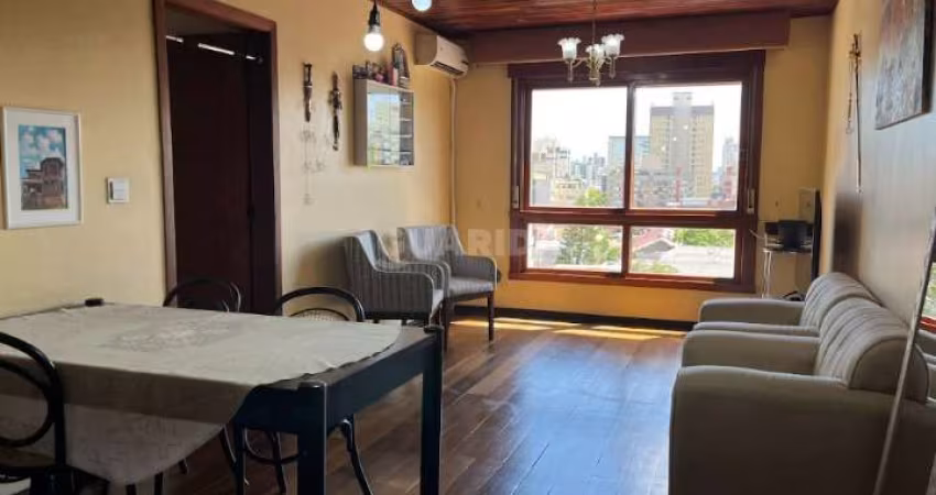 Cobertura com piscina, mobiliada com 3 dormitórios, sendo 1 suíte, no bairro Menino Deus