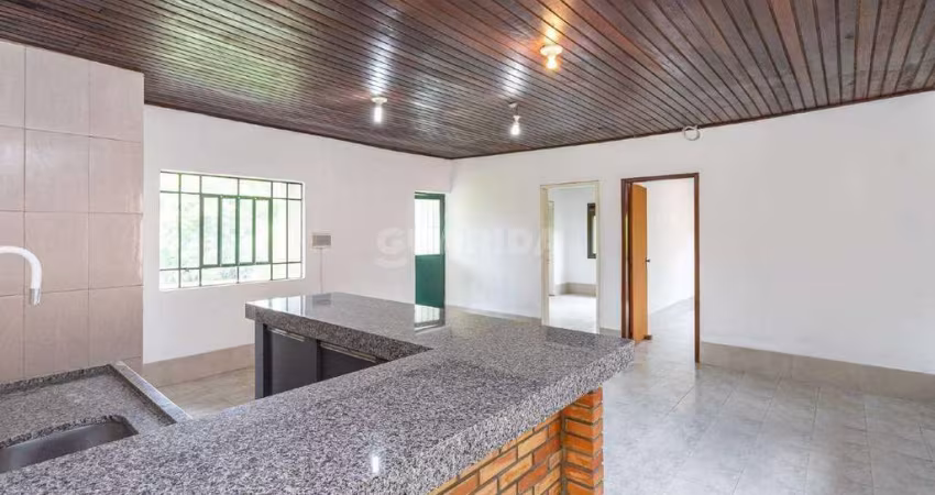 Casa residencial em terreno tipo sítio. no Bairro Hípica.