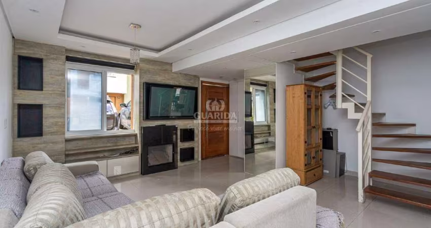 Casa em condomínio semi mobiliado de 3 dormitórios, sendo 1 suíte no bairro Alto Petrópolis, com DUAS VAGAS!