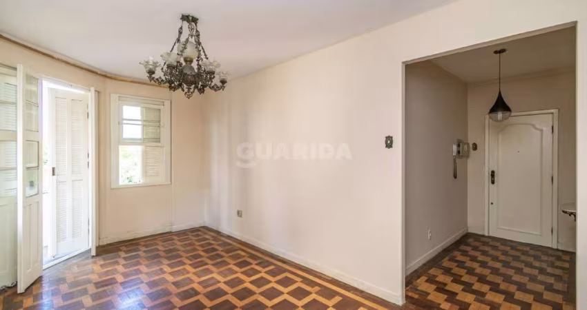 Apartamento com sacada e 2 dormitórios para alugar no bairro Centro Histórico