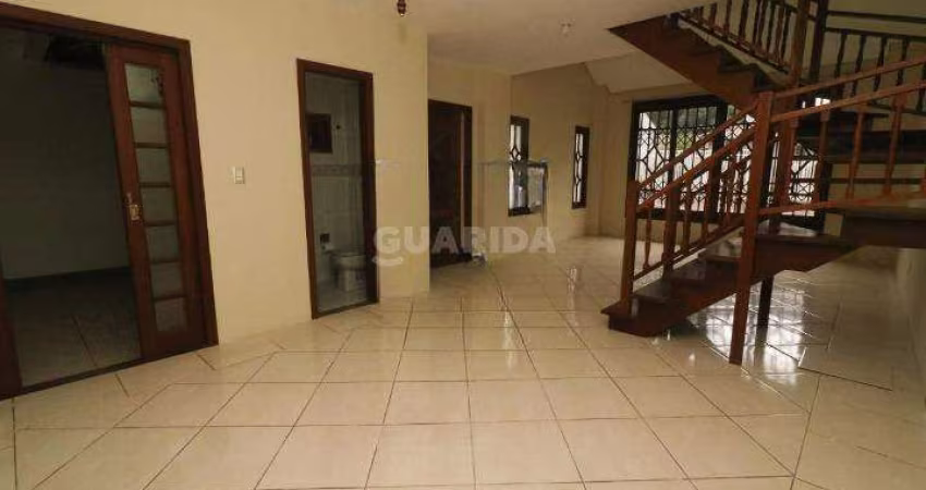 Casa em condomínio com 3 dormitórios, sendo 1 suíte, no Bairro Cavalhada