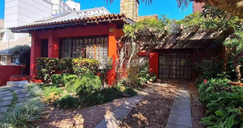 Casa Residencial mobiliada com 4 dormitórios sendo 2 suítes no bairro Boa Vista.