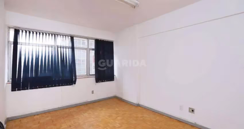 Sala com 31m² em piso laminado no bairro centro histórico.