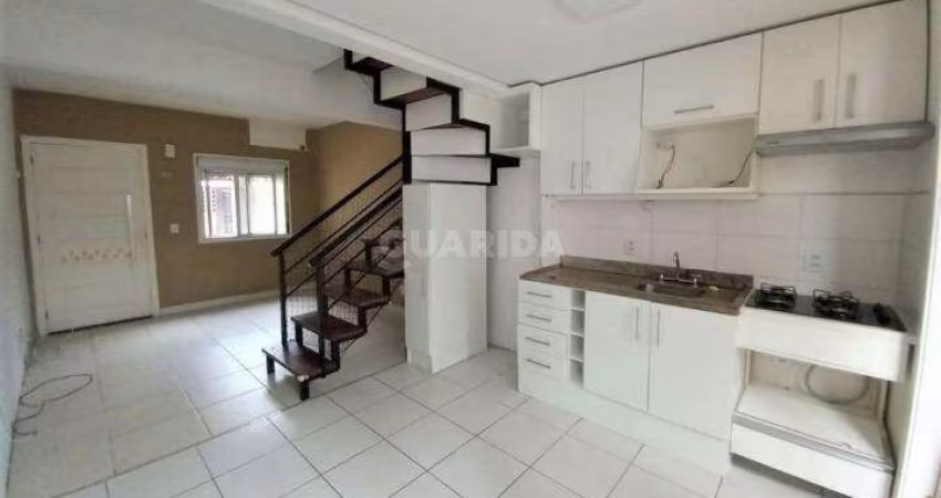Casa em condomínio com 3 dormitórios, sendo 1 suíte, e 1 vaga de garagem no bairro Ipanema