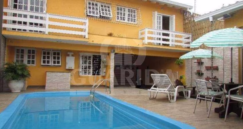 Casa residencial com 4 dormitórios sendo 3 suítes no bairro Ipanema.