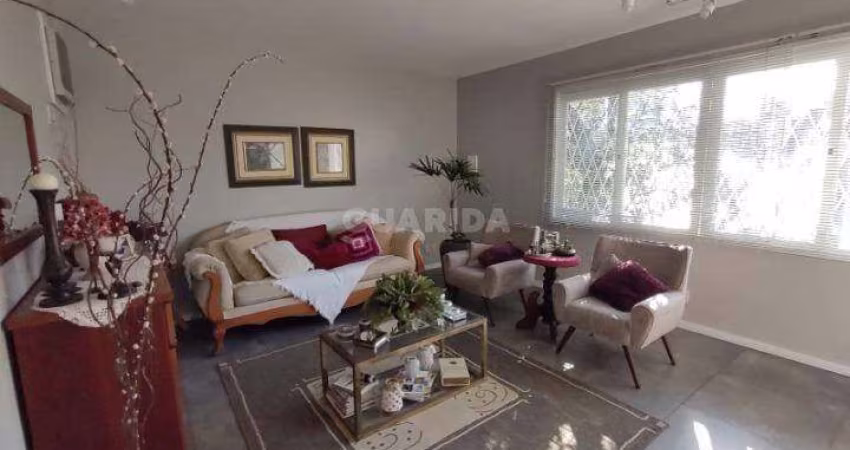 Casa Residencial com 3 dormitórios suítes e 3 vagas de garagem no bairro Três Figueiras