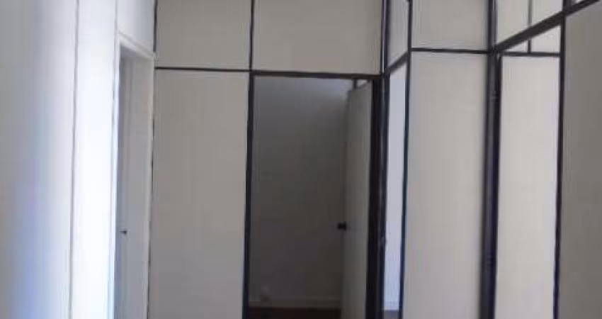 Conjunto comercial no bairro Centro histórico de Porto Alegre.