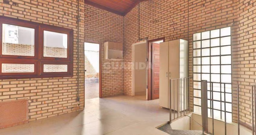 Apartamento no estilo cobertura duplex com 1 dormitório e pátio no bairro Centro Histórico