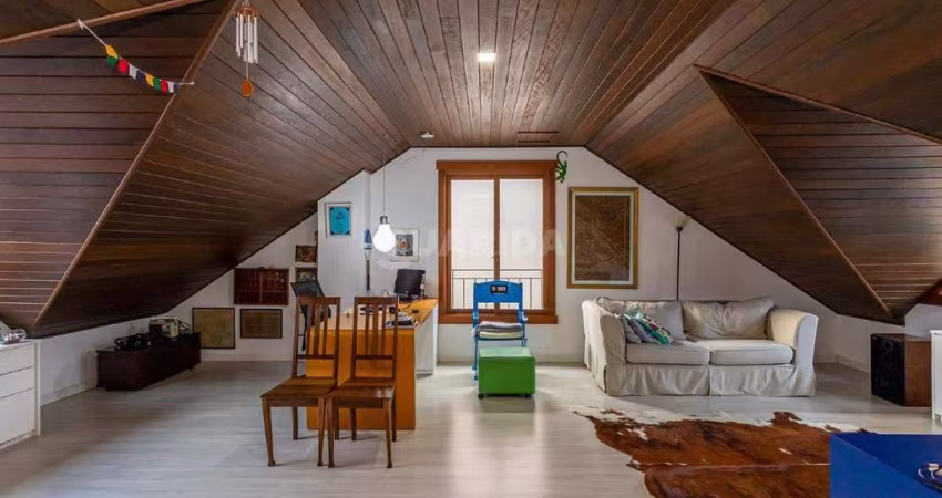 Casa 3 dormitórios todos com suítes, em condomínio de alto padrão.