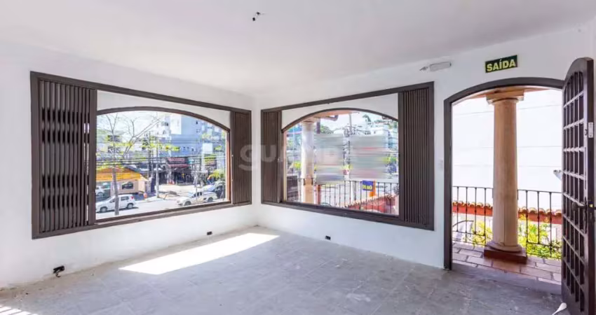 Conjunto com 30m² privativos, 2º andar, 1 lavabo, localizado no bairro tristeza.