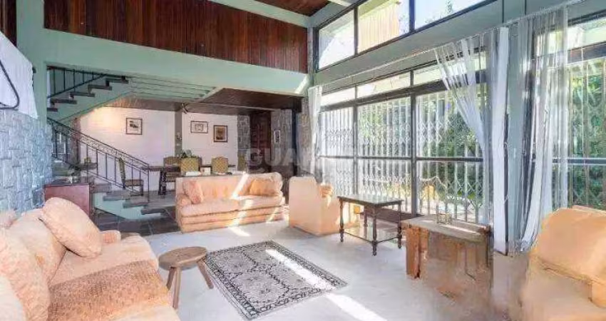 Casa residencial com 3 dormitórios e 4 vagas de garagem no bairro Boa Vista