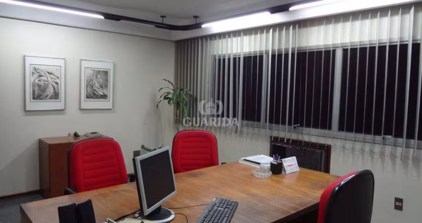 Conjunto comercial com 7 salas no Bairro Mont Serrat.