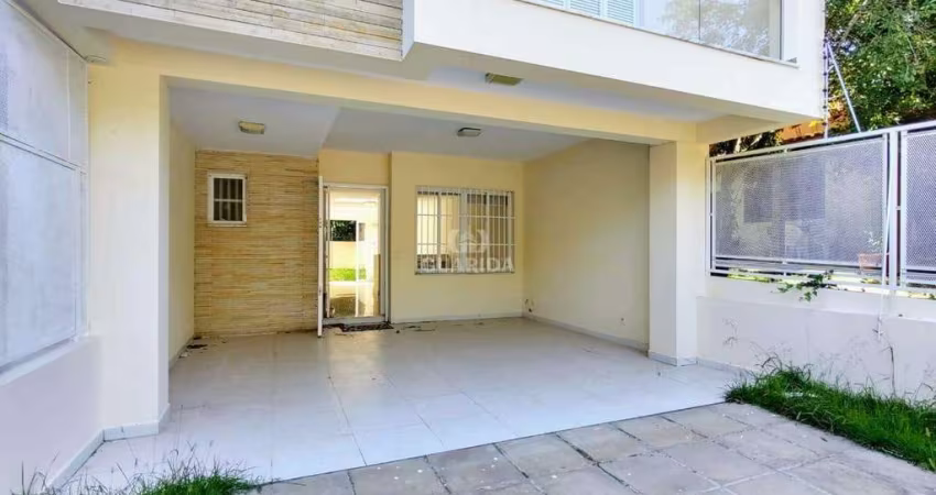 Casa Residencial com 3 dormitórios, sendo 1 suíte, e 3 vagas de garagem no bairro Ipanema