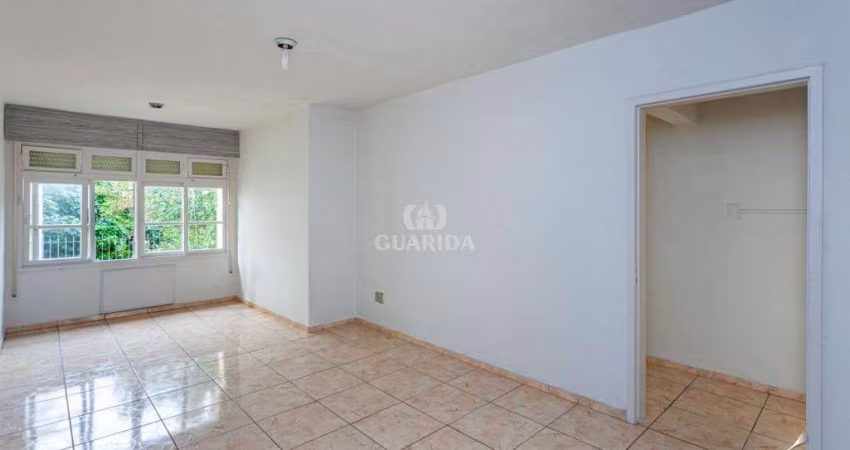 Amplo apartamento de 3 dormitórios com 1 suíte no bairro Petrópolis