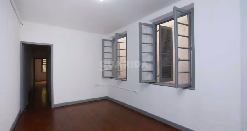 Apartamento de 4 dormitórios no Bairro Centro Histórico.
