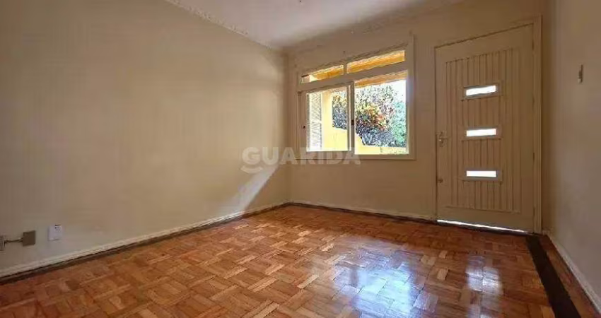 Casa Residencial com 3 dormitórios no bairro Teresópolis - Porto Alegre/RS