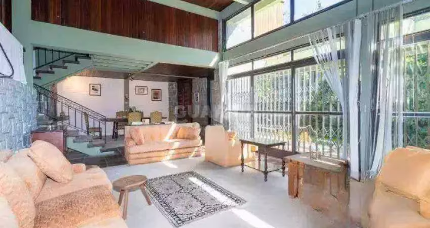 Casa residencial com 3 dormitórios e 4 vagas de garagem no bairro boa vista