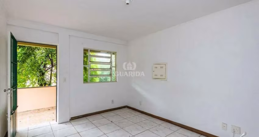 Casa residencial/sobrado com 200m² distribuídos, 04 dormitórios e 2 vagas de garagem, no bairro hípica