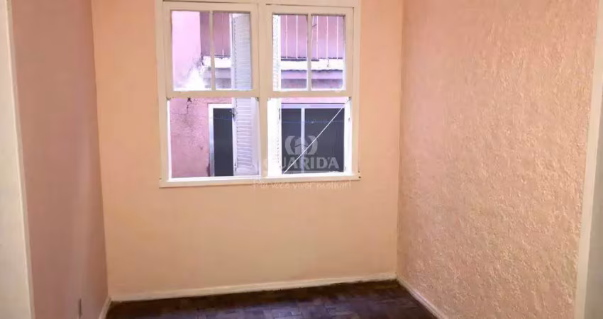 Apartamento térreo de 1 dormitório com pátio no bairro floresta.