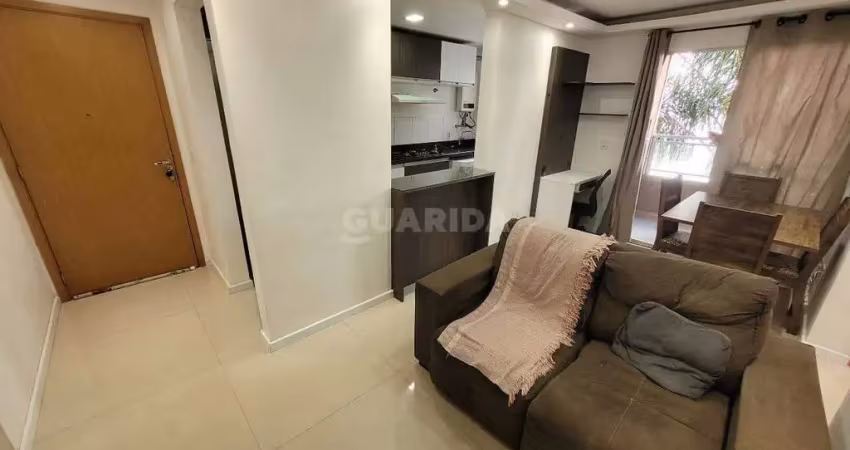 Apartamento mobiliado com 2 dormitórios, sacada com churrasqueira, e 1 vaga de garagem no bairro alto petrópolis!