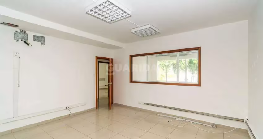 Lindo apartamento jk com pátio no bairro menino deus recém reformado