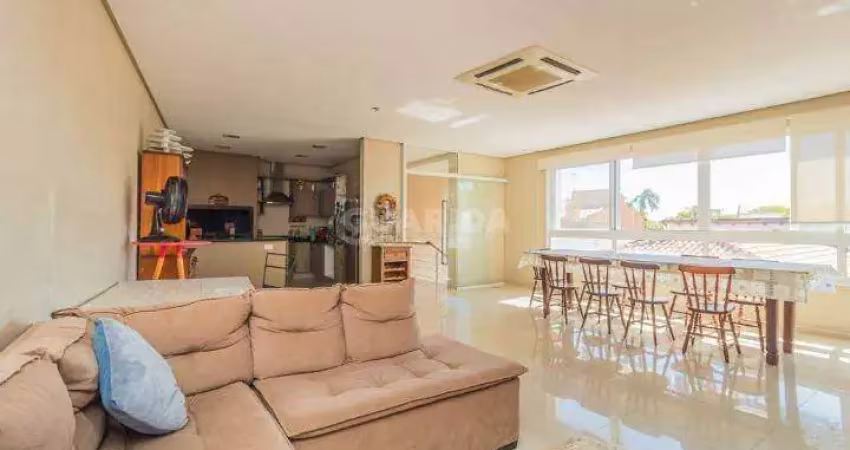 Casa com 4 quartos para alugar na Rua Oiampi, Guarujá, Porto Alegre