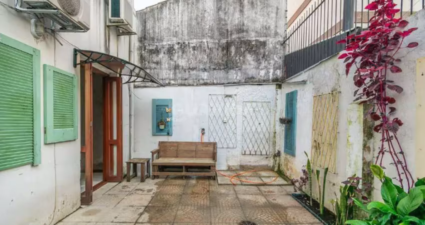 Apartamento de 02 dormitórios com pátio no bairro menino deus!