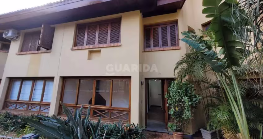 Casa em condomínio fechado de 2 dormitórios, sendo 2 suítes, no bairro boa vista.