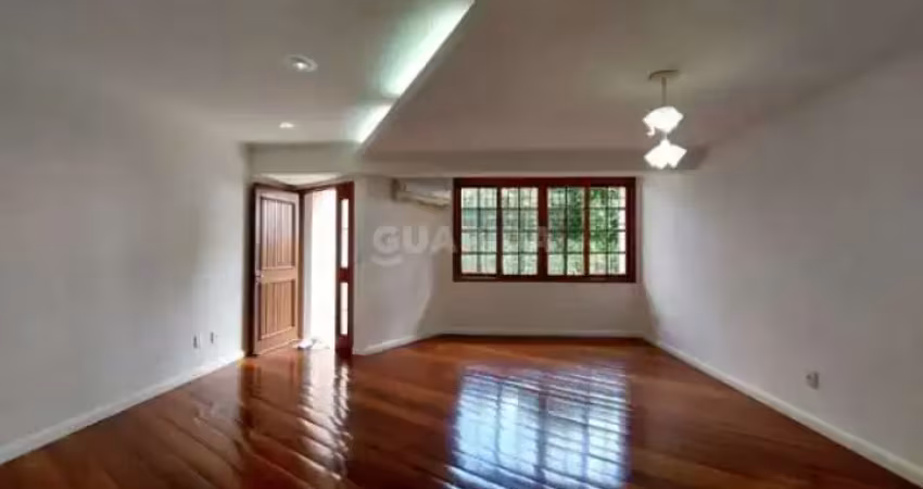 Casa em condominio fechado com 4 dormitórios, sendo 2 suítes, para alugar no bairro tristeza.