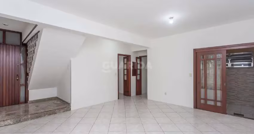 Casa sobrado com 3 dormitórios, sendo 1 suíte, no bairro cavalhada, com duas vagas de garagem!