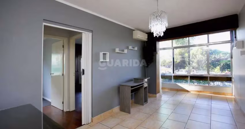 Apartamento semi-mobiliado de 2 dormitórios no bairro alto petrópolis.