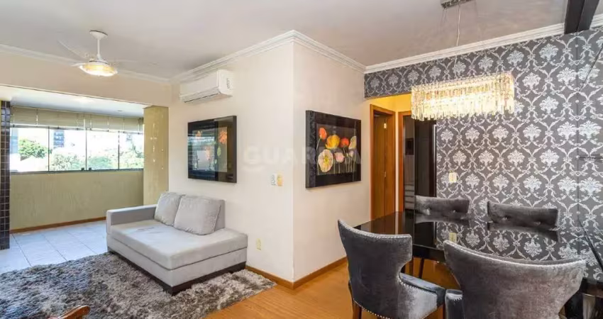 Apartamento de 2 dormitórios, mobiliado com sacada, churrasqueira, no bairro petrópolis, com vaga!