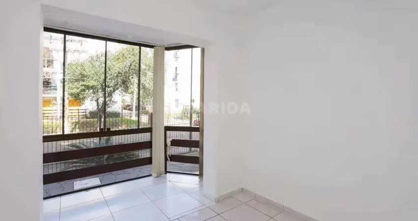 Apartamento de 1 dormitório no bairro partenon, com sacada!