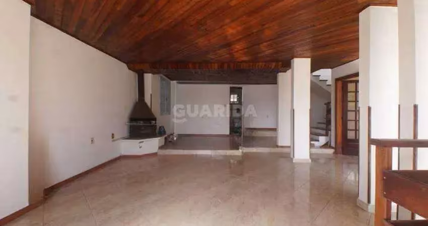 Casa residencial com 4 dormitórios, sendo 1 suíte, para alugar no bairro tristeza.