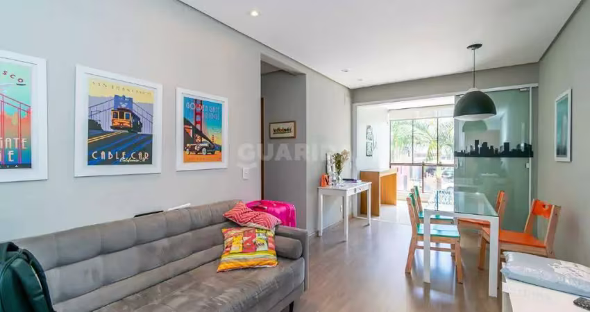 Apartamento mobiliado com 2 dormitórios e 1 vaga de garagem, no bairro bom fim