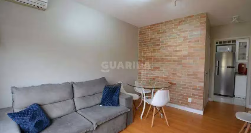 Apartamento mobiliado com 2 dormitórios para alugar no bairro menino deus.