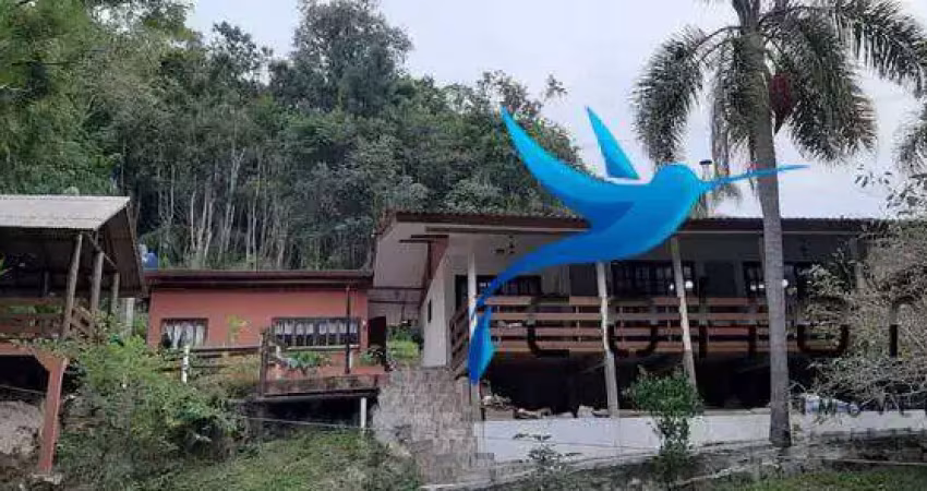 Linda Chácara em Clube de Campo(condomínio) em Agudos do Sul